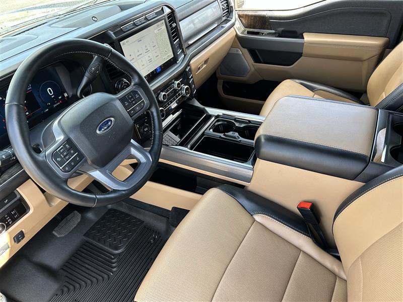 Ford F-250 SD Lariat Crew Cab 4WD 2023