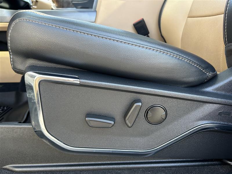 Ford F-250 SD Lariat Crew Cab 4WD 2023