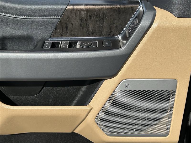 Ford F-250 SD Lariat Crew Cab 4WD 2023