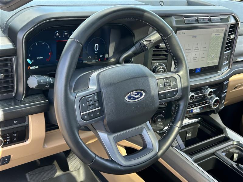 Ford F-250 SD Lariat Crew Cab 4WD 2023