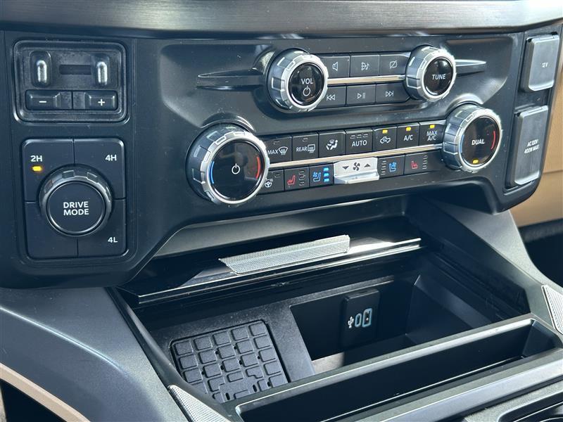 Ford F-250 SD Lariat Crew Cab 4WD 2023