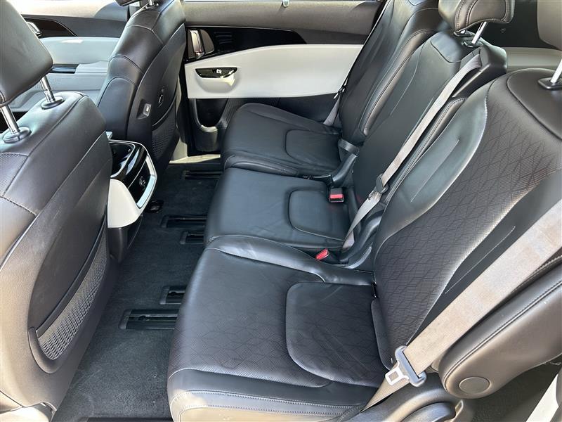 Kia Carnival EX 2024