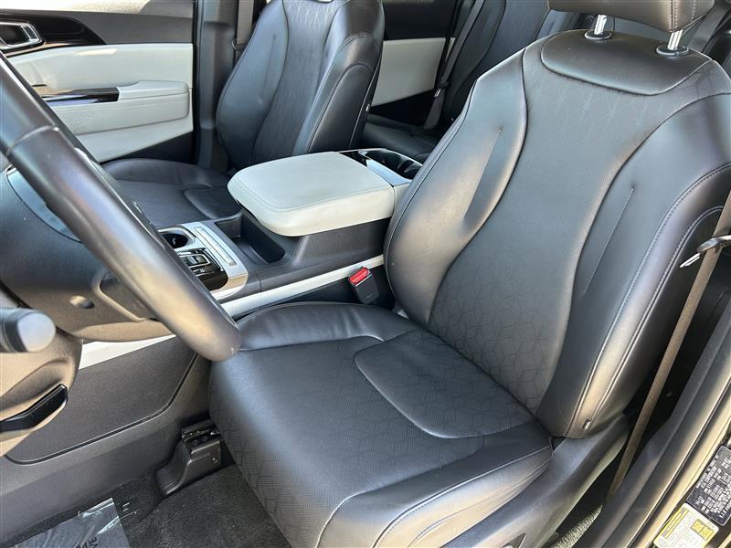 Kia Carnival EX 2024