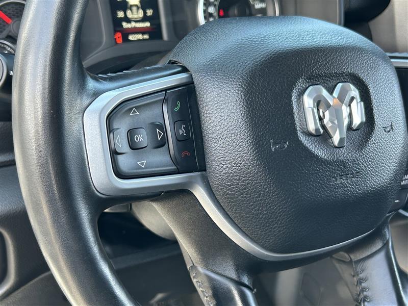 RAM 1500 Big Horn Crew Cab SWB 4WD 2023