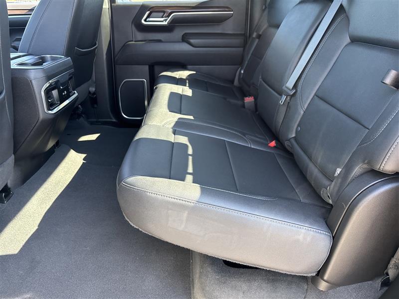 GMC Sierra 1500 SLT Crew Cab 4WD 2023