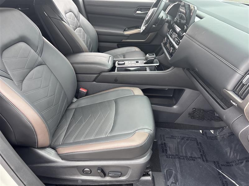 Nissan Pathfinder Platinum 4WD 2025
