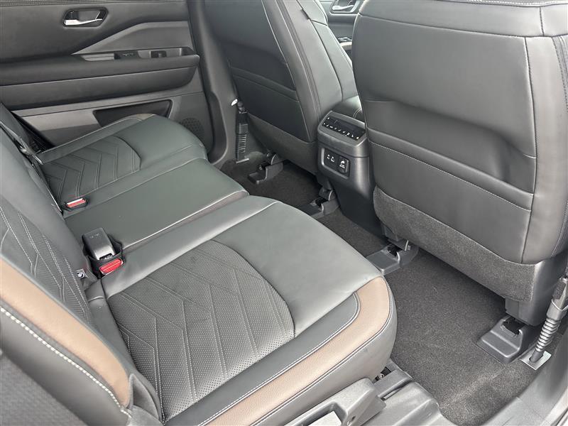Nissan Pathfinder Platinum 4WD 2025