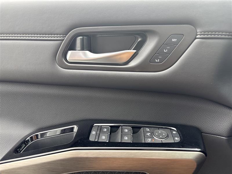 Nissan Pathfinder Platinum 4WD 2025