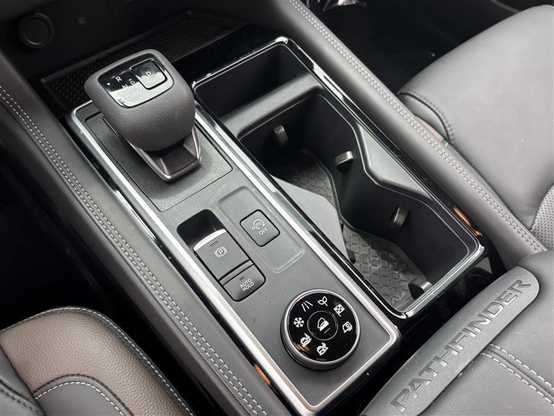 Nissan Pathfinder Platinum 4WD 2025