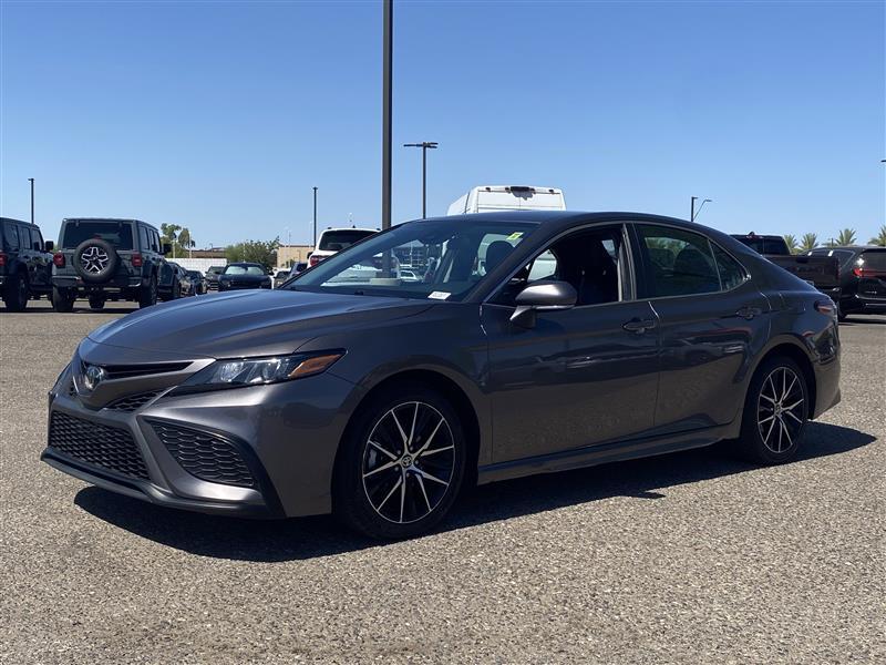 Toyota Camry SE 2023