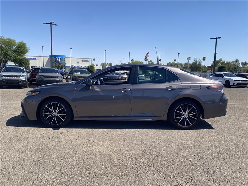 Toyota Camry SE 2023