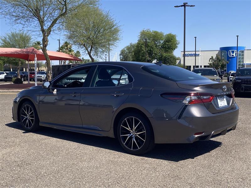 Toyota Camry SE 2023