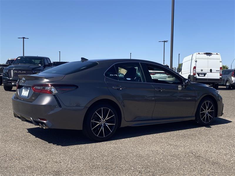 Toyota Camry SE 2023