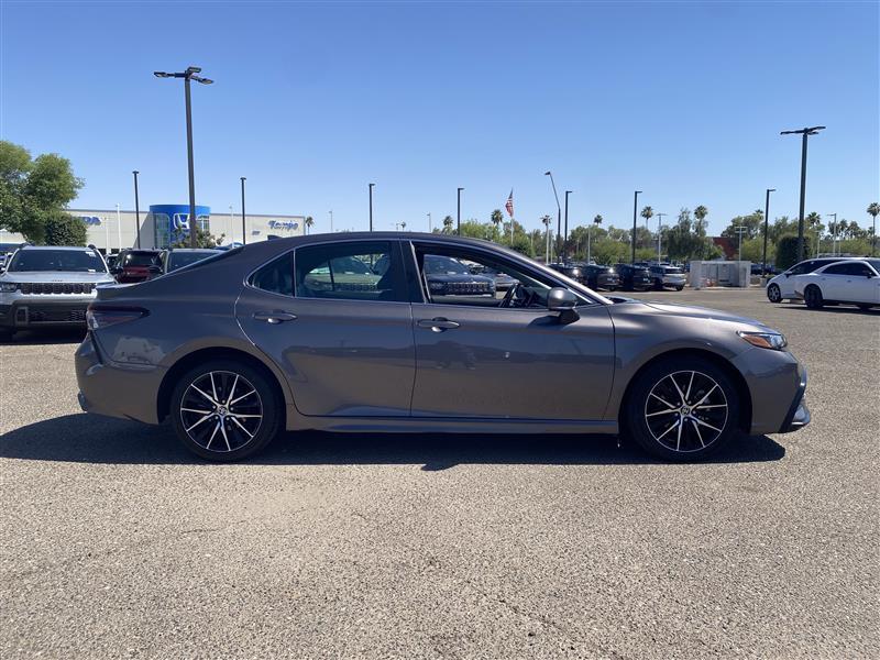 Toyota Camry SE 2023