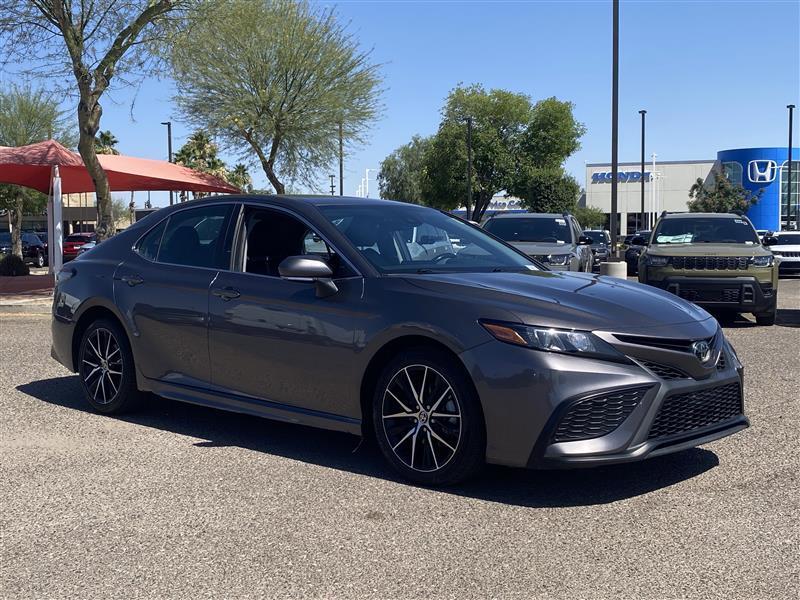 Toyota Camry SE 2023
