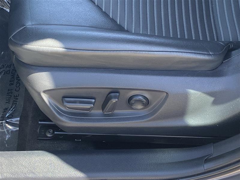 Toyota Camry SE 2023