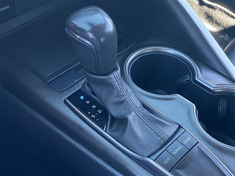Toyota Camry SE 2023