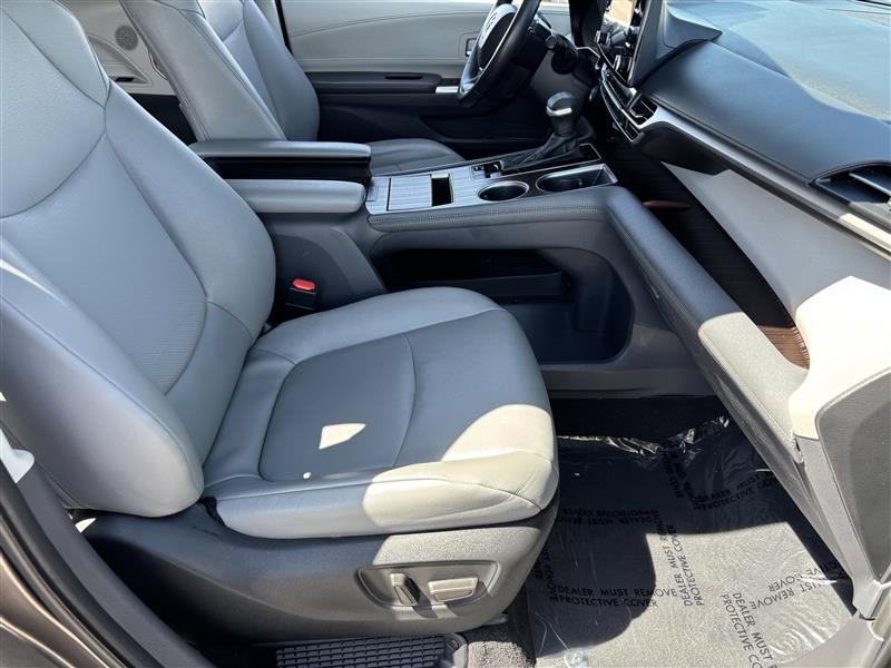 Toyota Sienna XLE 7-Passenger 2023