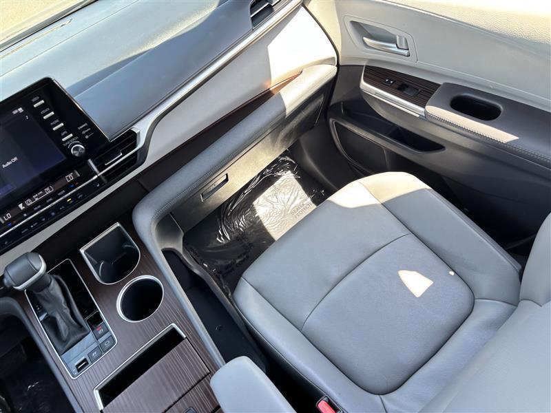 Toyota Sienna XLE 7-Passenger 2023