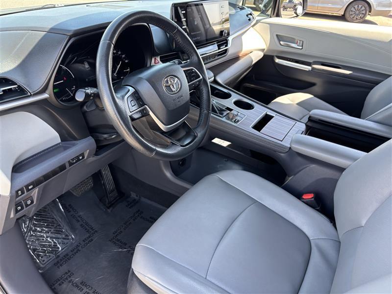 Toyota Sienna XLE 7-Passenger 2023
