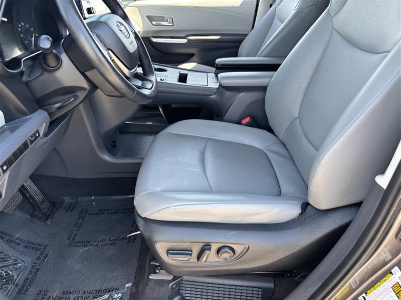 Toyota Sienna XLE 7-Passenger 2023