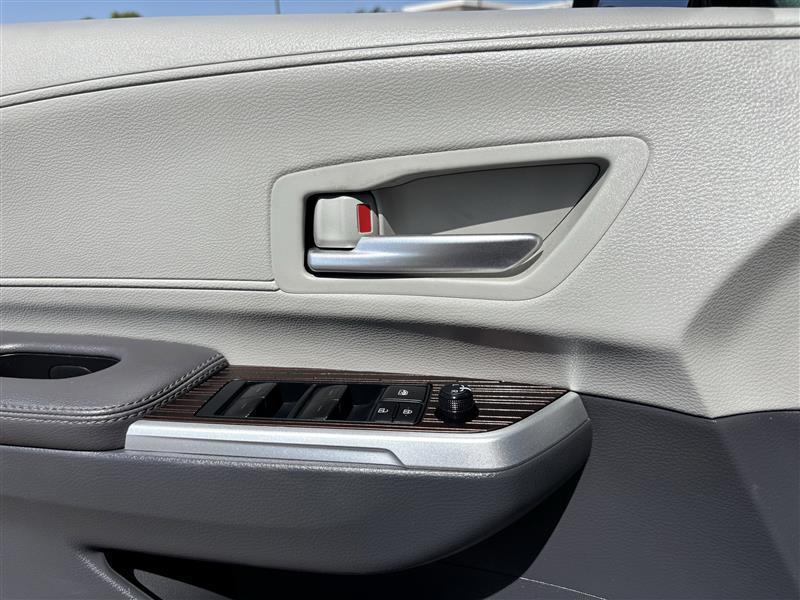 Toyota Sienna XLE 7-Passenger 2023