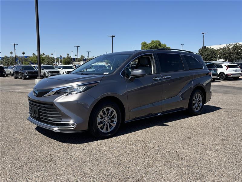 Toyota Sienna XLE 7-Passenger 2023