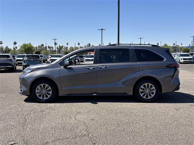Toyota Sienna XLE 7-Passenger 2023