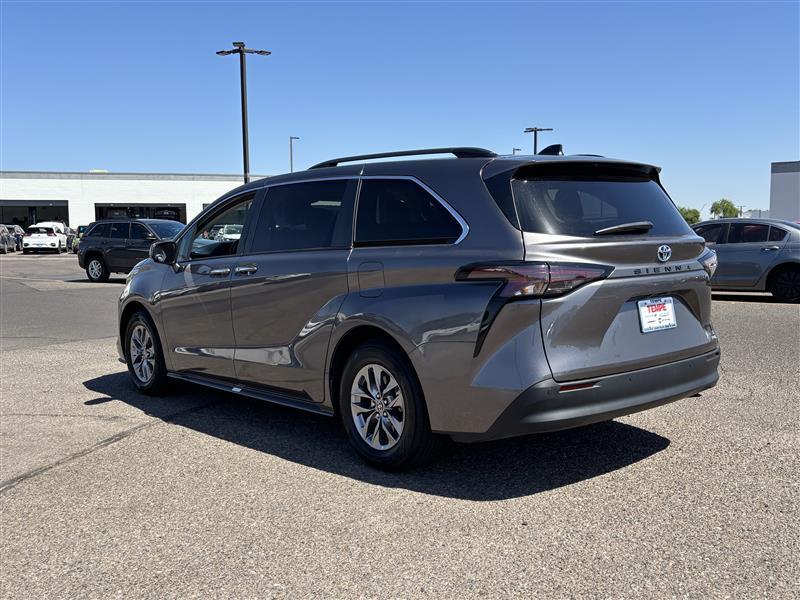 Toyota Sienna XLE 7-Passenger 2023