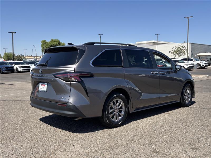 Toyota Sienna XLE 7-Passenger 2023
