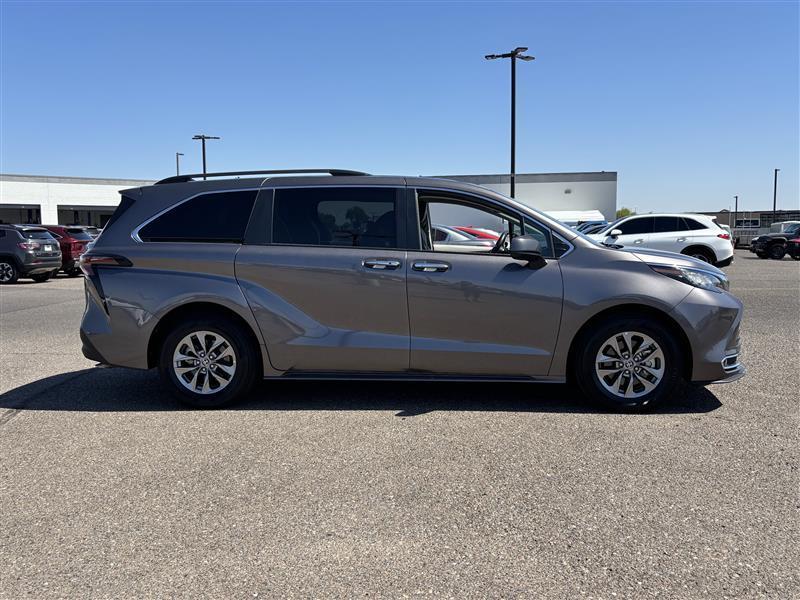 Toyota Sienna XLE 7-Passenger 2023