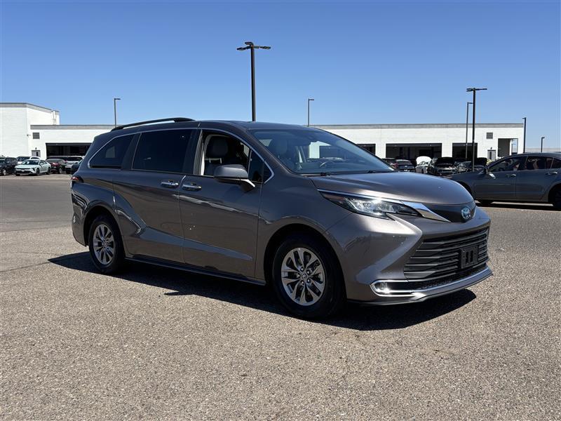 Toyota Sienna XLE 7-Passenger 2023