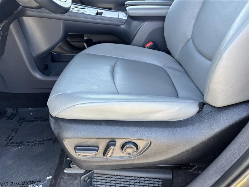 Toyota Sienna XLE 7-Passenger 2023