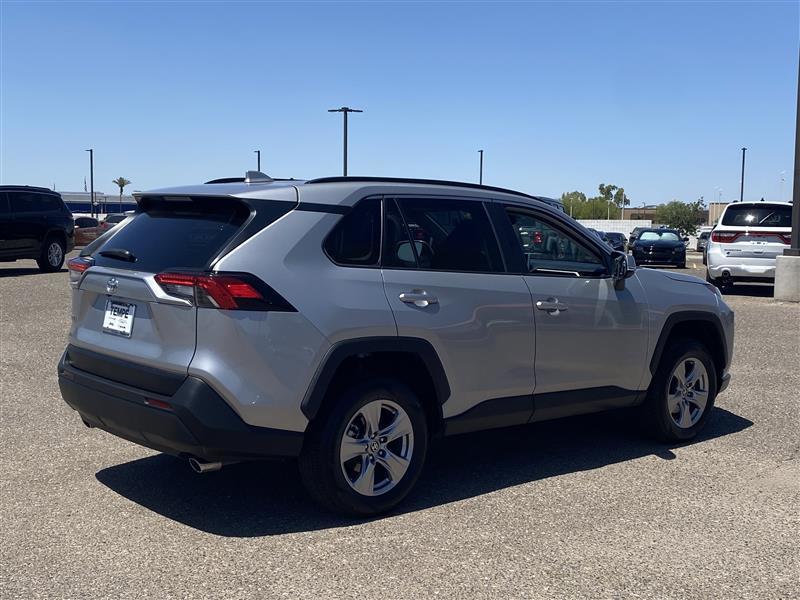 Toyota RAV4 XLE 2024