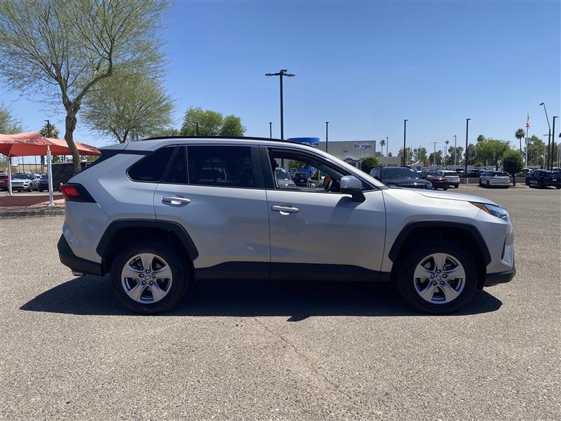 Toyota RAV4 XLE 2024