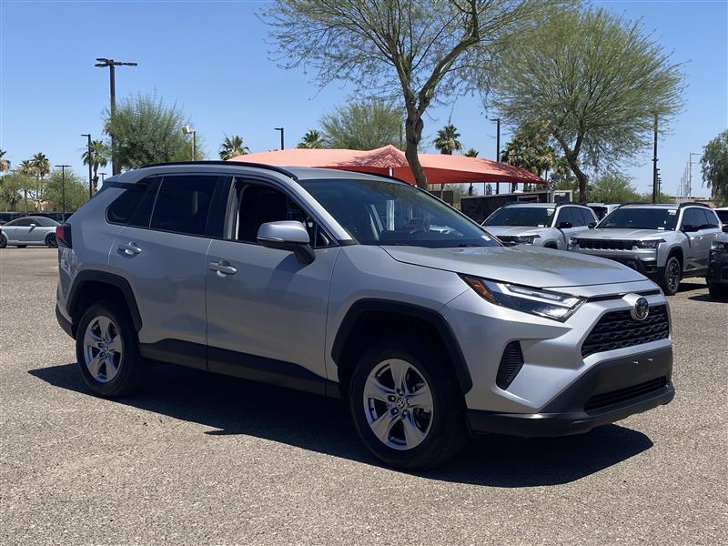 Toyota RAV4 XLE 2024