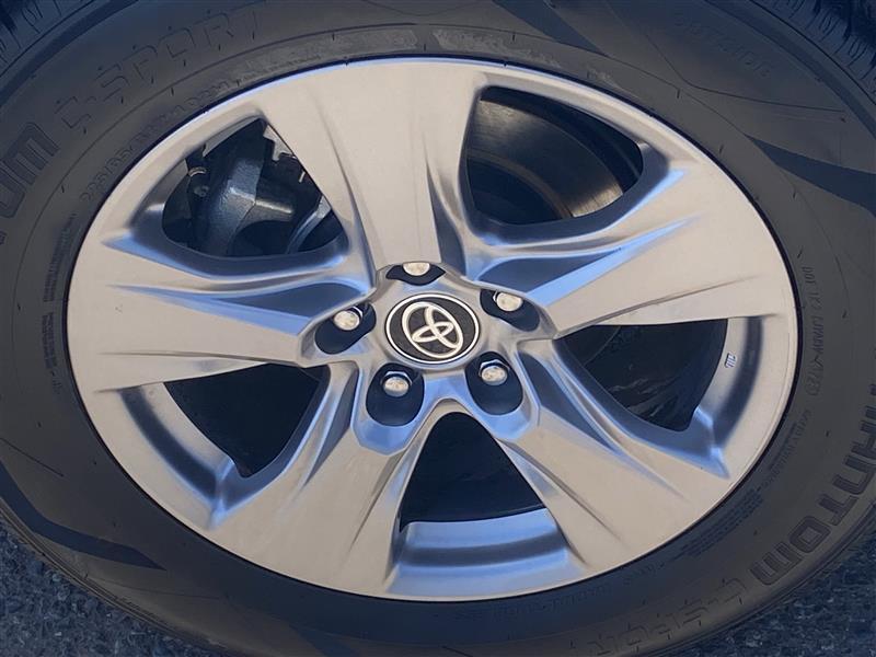Toyota RAV4 XLE 2024