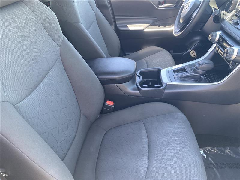 Toyota RAV4 XLE 2024