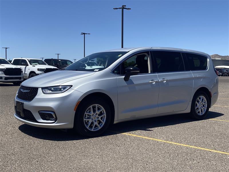 Chrysler Pacifica Touring L 2024