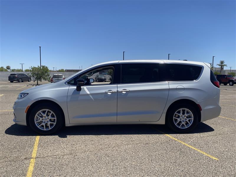 Chrysler Pacifica Touring L 2024