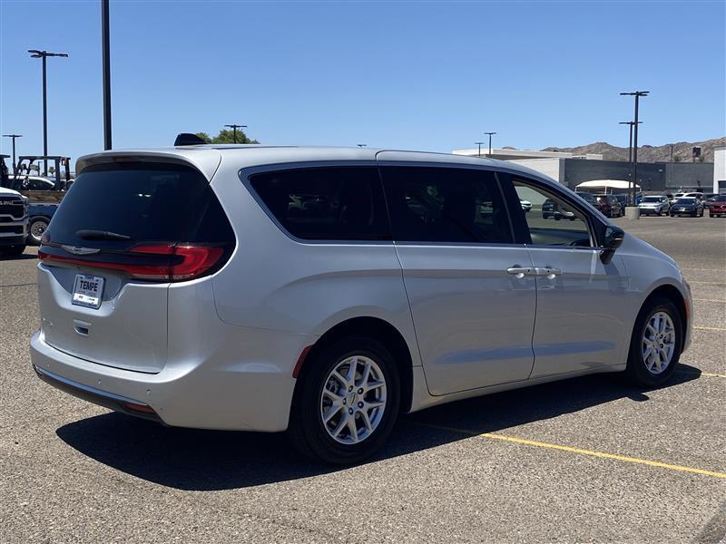 Chrysler Pacifica Touring L 2024