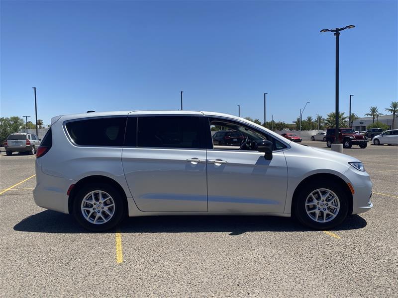 Chrysler Pacifica Touring L 2024