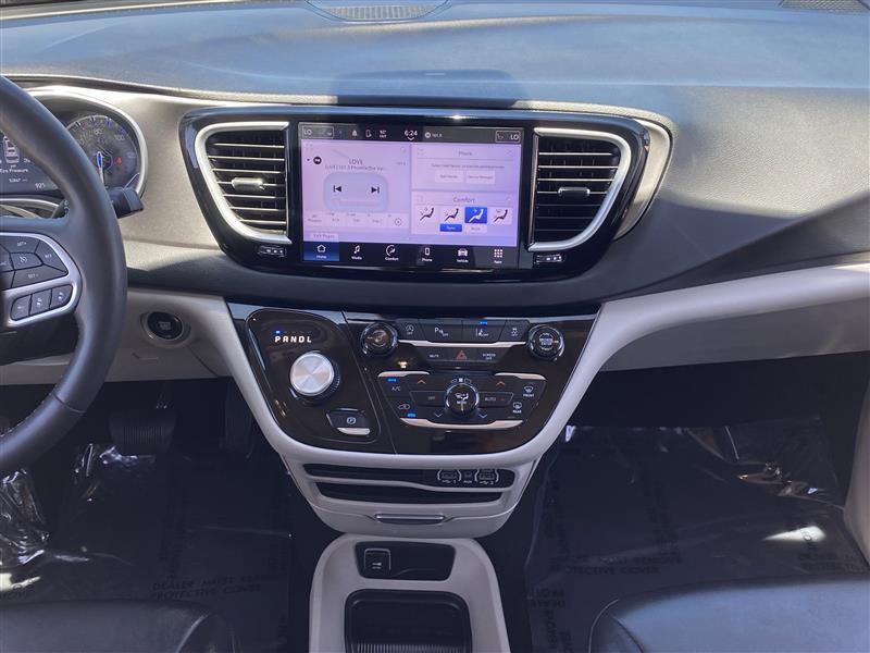 Chrysler Pacifica Touring L 2024
