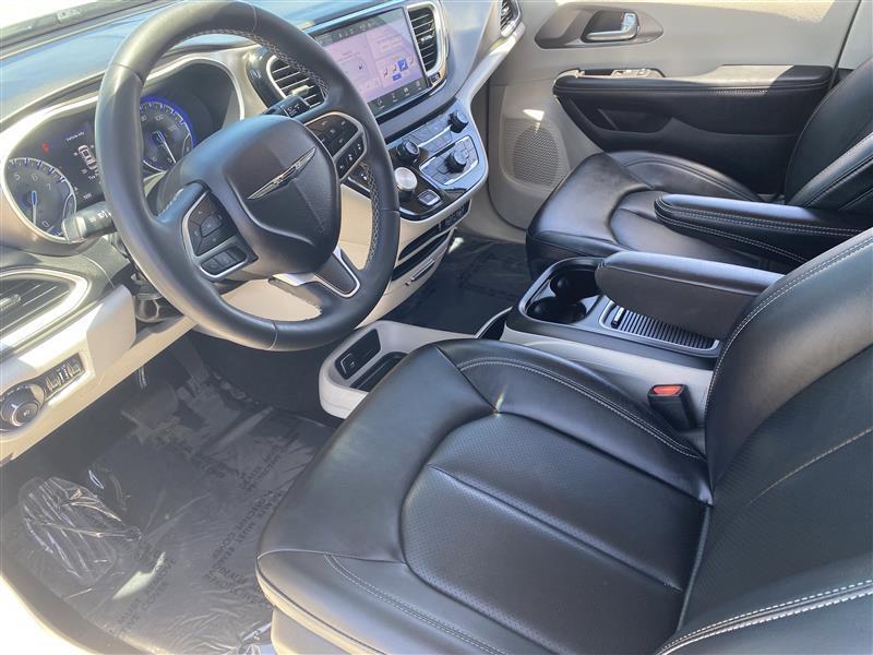 Chrysler Pacifica Touring L 2024