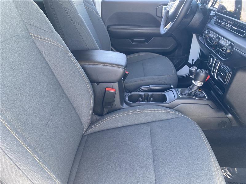 Jeep Wrangler Sahara 2025