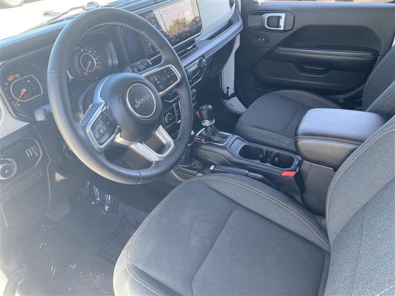Jeep Wrangler Sahara 2025
