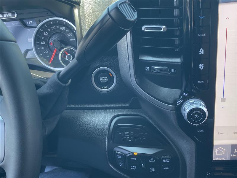 RAM 2500 Tradesman Crew Cab SWB 4WD 2026