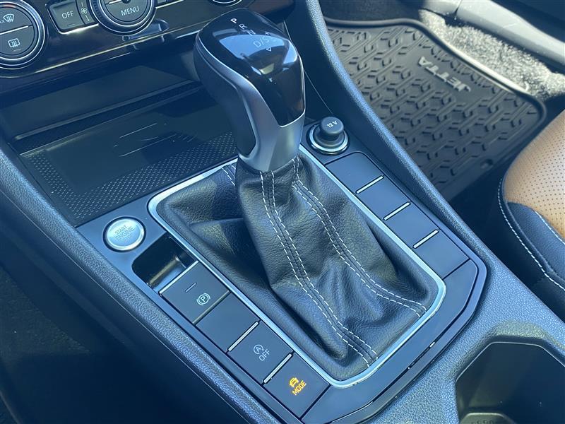 Volkswagen Jetta SEL 2024