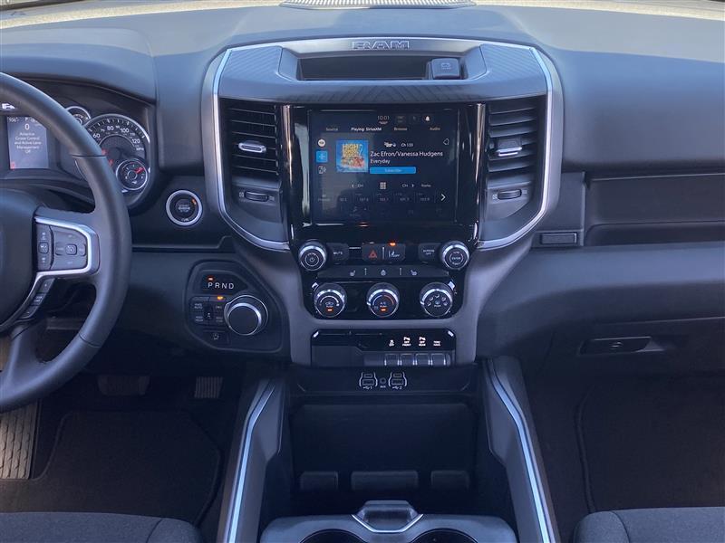 RAM 1500 Big Horn Crew Cab SWB 4WD 2025