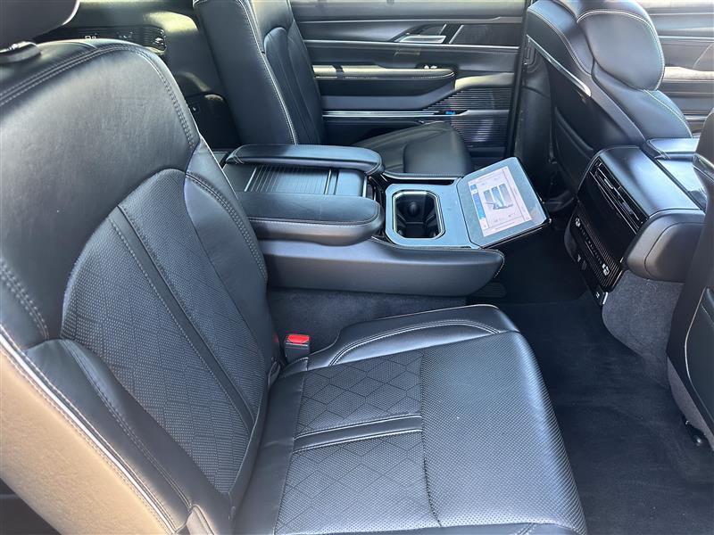 Jeep Grand Wagoneer Series II 4WD 2024